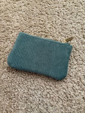 NWOT Elyse Breanne Ribbed Velvet Zip Pouch